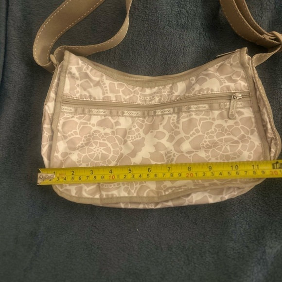 LeSportSac Beige Flowers Floral White Cross Body purse - Picture 8 of 9
